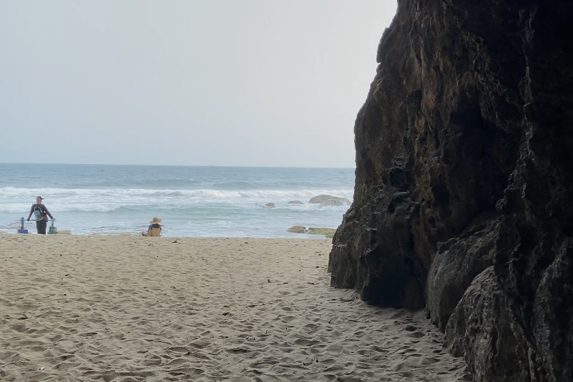 Goa Langir, Pesona Pantai di Sawarna dengan Tebing Karang dan Gua Eksotis