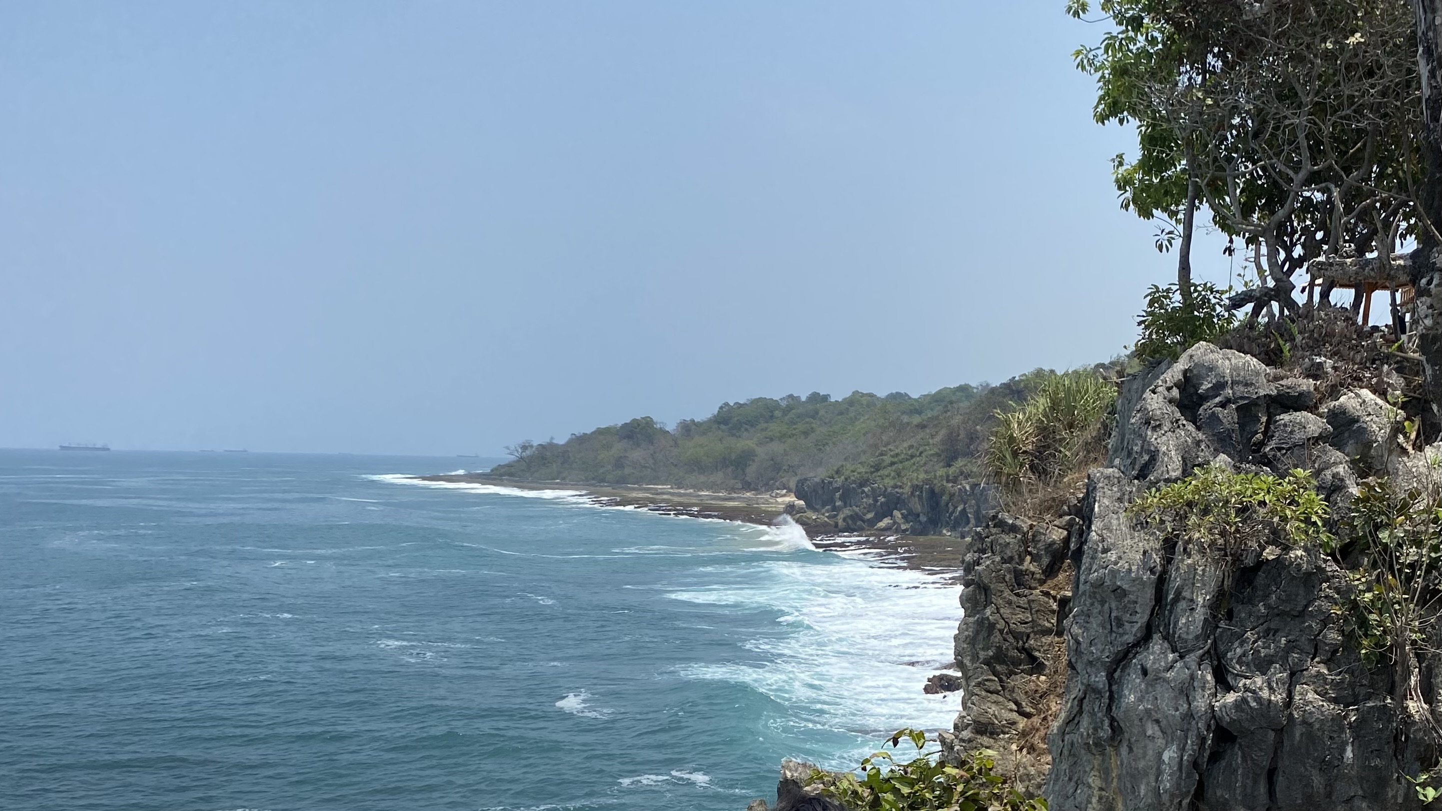     Karang Bokor Jadi Destinasi untuk Menikmati Laut Selatan Banten