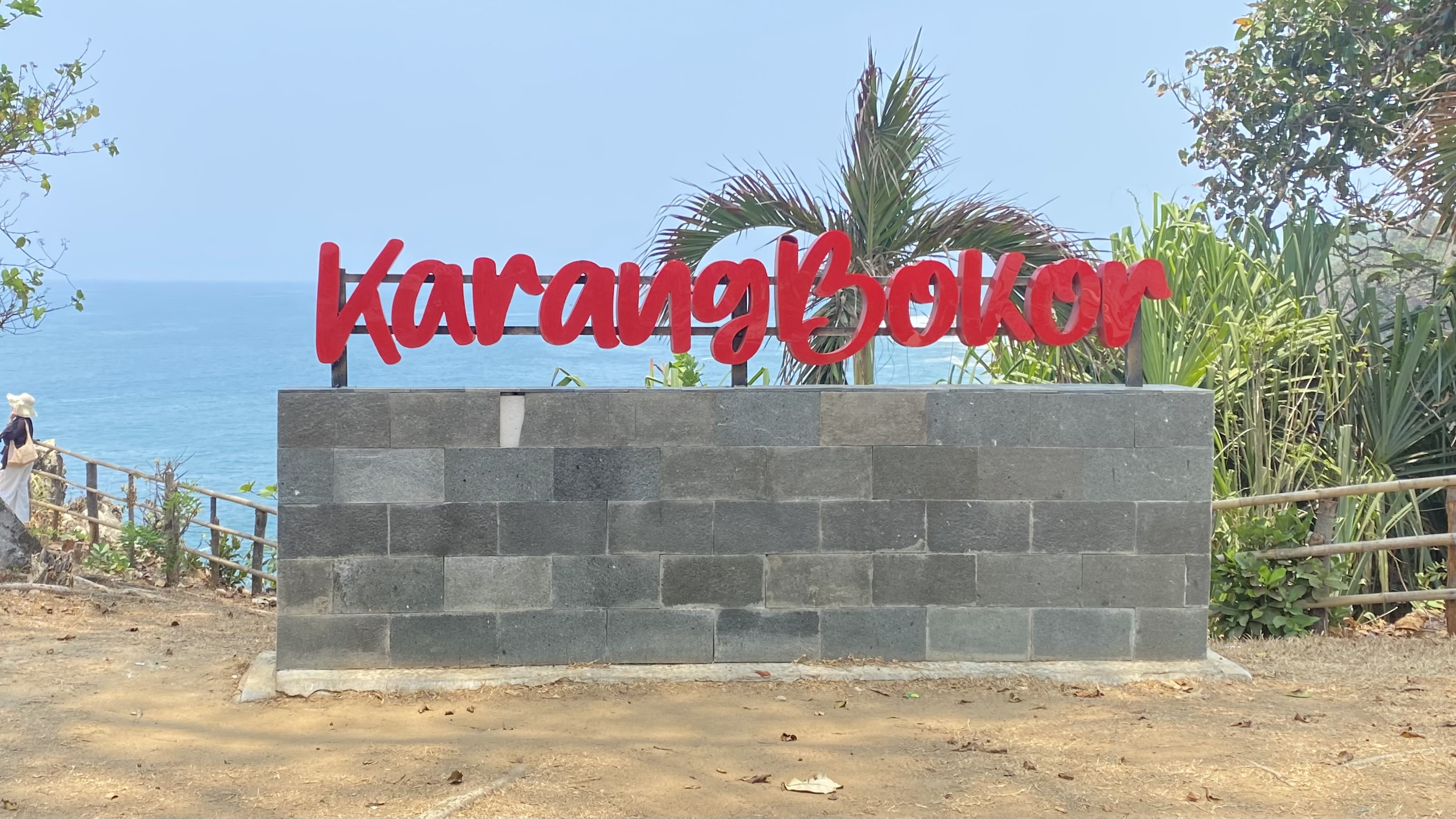     Karang Bokor Jadi Destinasi untuk Menikmati Laut Selatan Banten